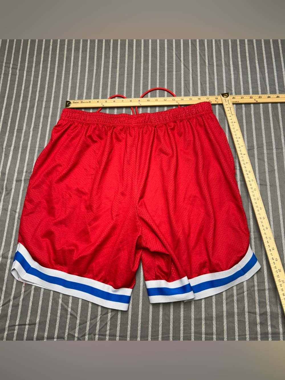 Looney Tunes Team USA Shorts Mens XL Red Bugs Bunny Olympics Basketball Cartoon - Picture 3 of 3